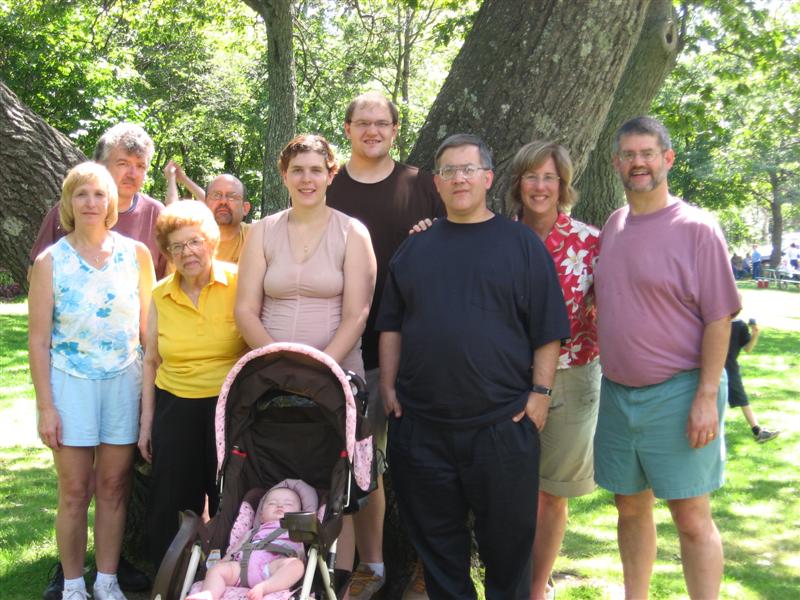 2243 (l-r)Leslie & Phil, Vi Price, Tom, Kelly, Chad, Greg, Cindi & Steve (Ashlee Front Row)
